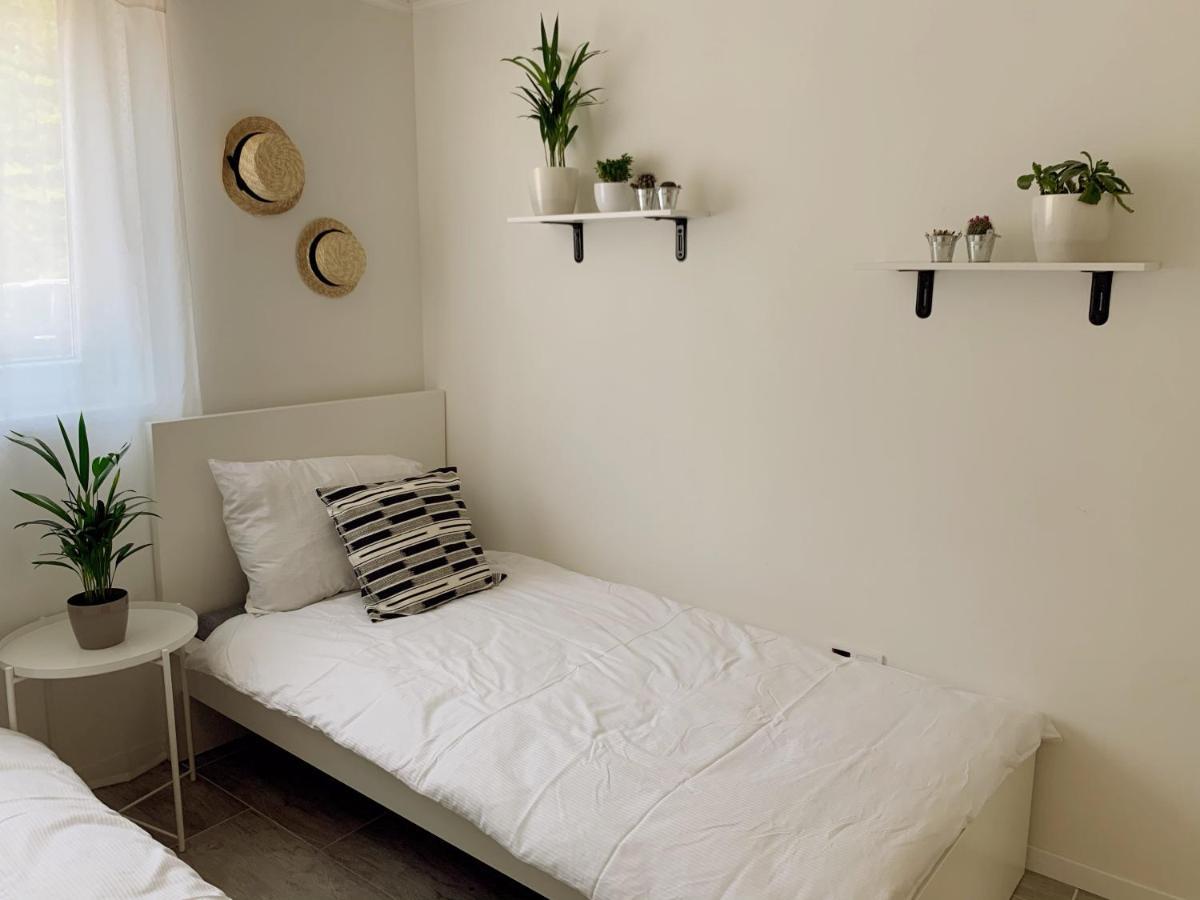 Aranykert Apartmanok Vének Esterno foto